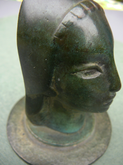Niet of onleesbaar gesigneerd - Art-deco relief beeldje Pal-Bell  kopen? Bied vanaf 1!