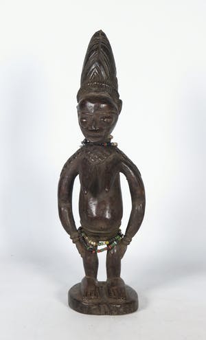 Yoruba - Vrouwelijke Ibedji / Tweelingbeeld met kralen om hals en middel kopen? Bied vanaf 1!