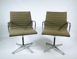 Ray en Charles Eames - Set van zes EA 108 stoelen kopen? Bied vanaf 300!