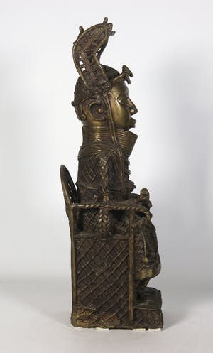 Benin - Brons, Zittende heerser op troon met zwaard kopen? Bied vanaf 225!