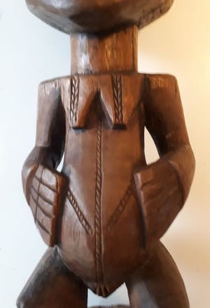 Niet of onleesbaar gesigneerd - TABWA - Hout - Gehurkte vrouwenfiguur kopen? Bied vanaf 10!