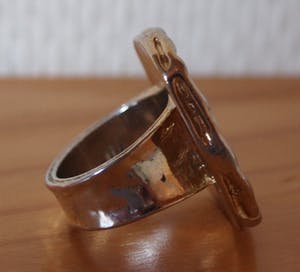 Niet of onleesbaar gesigneerd - Wit metalen hand gemaakte ring kopen? Bied vanaf 10!