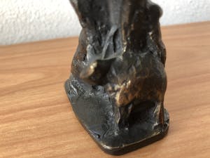 Brons (Onbekend) - Beeld van een man met konijn op zijn arm en hond en kat naast hem. kopen? Bied vanaf 65!