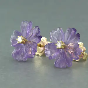 18kgouden oorknoppen in bloem vorm geslepen amethist en briljant geslepen diaman kopen? Bied vanaf 185!