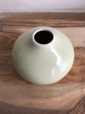 Han Knaap - Handgedraaid klein geel vaasje St. Maarten Porcelein kopen? Bied vanaf 12!