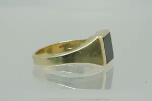 36- Vintage seventies 14 Krt gouden ring met zwarte steen kopen? Bied vanaf 150!