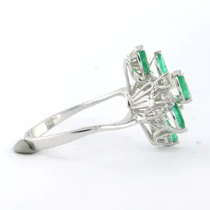 18k witgouden ring bezet met smaragd en briljant geslepen diamant tot. 0,36ct kopen? Bied vanaf 425!