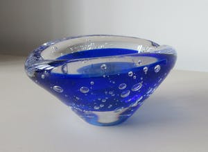 Floris Meydam - Serica asbak of kom blank en blauw glas met luchtbellen kopen? Bied vanaf 30!