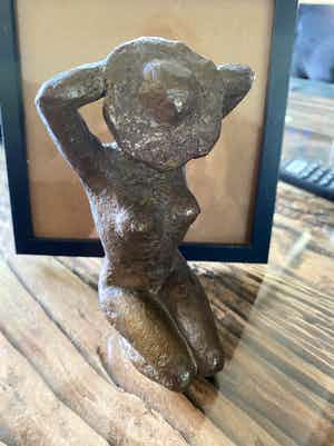 Niet of onleesbaar gesigneerd - Bronze dame verkocht voor € 1!