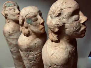 Hubertus Biezemans - drie figuren in rij kopen? Bied vanaf 795!