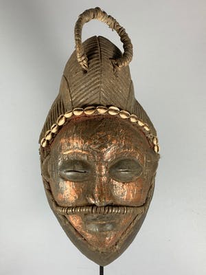 Punu - Tribal used Old African female Bronze mask from the Punu with Cap - Gabon. kopen? Bied vanaf 75!