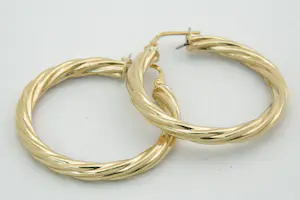 60 - GROTE (zo goed als nieuwe) set geel-goud & gedraaide 18 Krt oorclips kopen? Bied vanaf 230!
