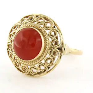 14k geel gouden ring bezet met een rond geslepen koraal - 4.4 gram kopen? Bied vanaf 290!