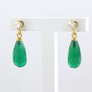 18k geel gouden oorhangers bezet met groene onyx en biljant geslepen diamant kopen? Bied vanaf 210!