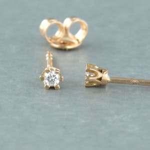 18k roségouden oorknoppen bezet met briljant geslepen diamant tot. 0,08ct kopen? Bied vanaf 1!
