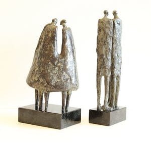 Tjikkie Kreuger - Bronzen beelden: groepje mannen en groepje vrouwen, 1992-1994 kopen? Bied vanaf 850!