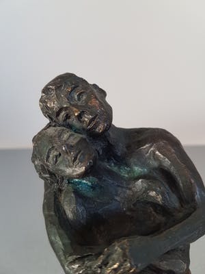 Astrid Veldhuyzen-Koppen - Beeld / Sculptuur " Omarming " kopen? Bied vanaf 60!