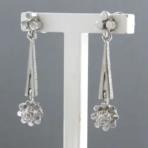 14k wit gouden oorhangers bezet met single cut geslepen diamant 0.01 ct kopen? Bied vanaf 200!