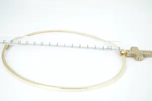 50 - Fraai 14 krt  gouden "Omega" choker en diamant (bijna 4crt!)  kruishanger kopen? Bied vanaf 2200!