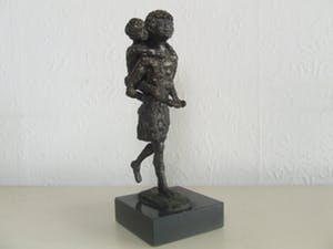 Astrid Veldhuyzen-Koppen - "Zusjes" kopen? Bied vanaf 40!