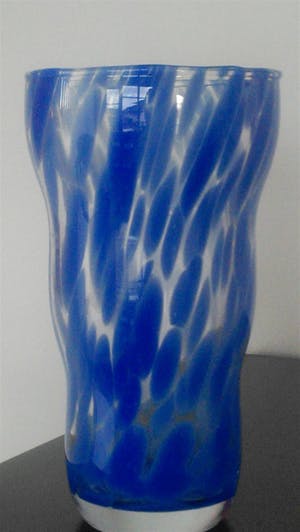 Niet of onleesbaar gesigneerd - Stijlvolle blauwe vaas kopen? Bied vanaf 10!