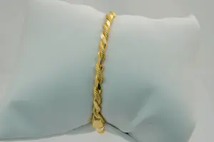 12 - Fraai afgewerkte 20Krt geel gouden  armband gedraaid model kopen? Bied vanaf 1105!