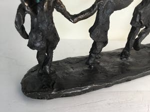 Astrid Veldhuyzen-Koppen - Bronzen sculptuur “ Kinderspel “ kopen? Bied vanaf 30!