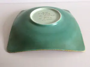 Plateelbakkerij Zuid-Holland - Corona - Art Deco vierkante schaal kopen? Bied vanaf 65!