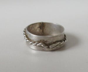 Niet of onleesbaar gesigneerd - Vintage Studio zilveren ring - 1e gehalte zilver (925) kopen? Bied vanaf 1!