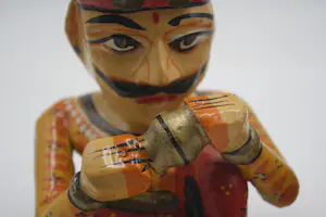 Niet of onleesbaar gesigneerd - Houten Muzikanten Standbeelden, Handgeschilderde Rajasthani traditionele zittend kopen? Bied vanaf 1!