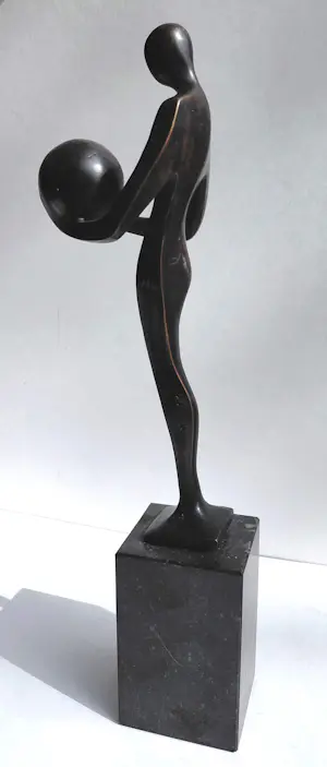 Marinus Klap - Figuur met bal, bronzen beeld (unica) kopen? Bied vanaf 350!