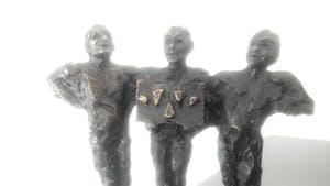 Brons (Onbekend) - Drie trotse mannen kopen? Bied vanaf 49!