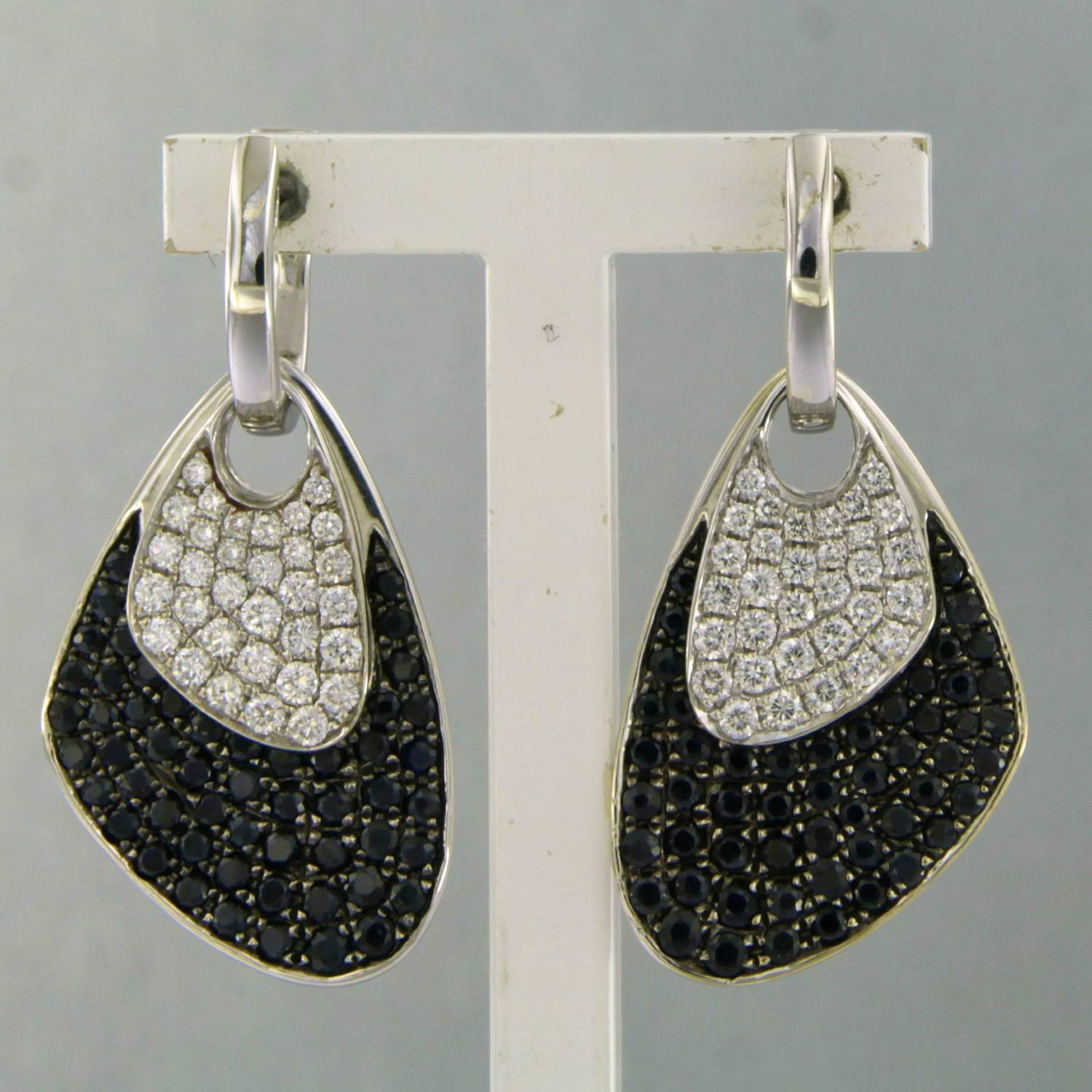 18k wit gouden oorhangers met saffier en briljant geslepen diamant tot. 0,60ct kopen? Bied vanaf 1100!
