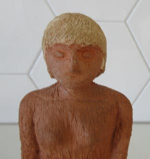 Niet of onleesbaar gesigneerd - Terracotta beeld van een blonde dame kopen? Bied vanaf 1!