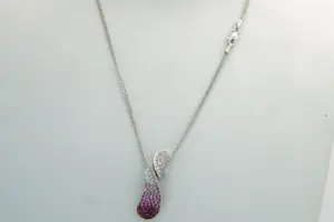 64 - Fijn 18krt witgouden collier met excl 0.35ct diamant & roze saffier hanger kopen? Bied vanaf 760!