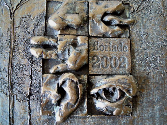 Niet of onleesbaar gesigneerd - Gesigneerd sculptuur - Floriade 2002 -ruiken - proeven -voelen - horen en zien kopen? Bied vanaf 1!