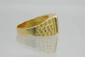 28- Grote en mooi bewerkte 18 krt geel gouden ring met gefacetteerde  kleursteen kopen? Bied vanaf 395!