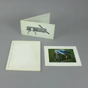 Roger Raveel - Collectie naslagwerken met tentoonstellingsuitnodigingen en gesigneerde brief kopen? Bied vanaf 50!