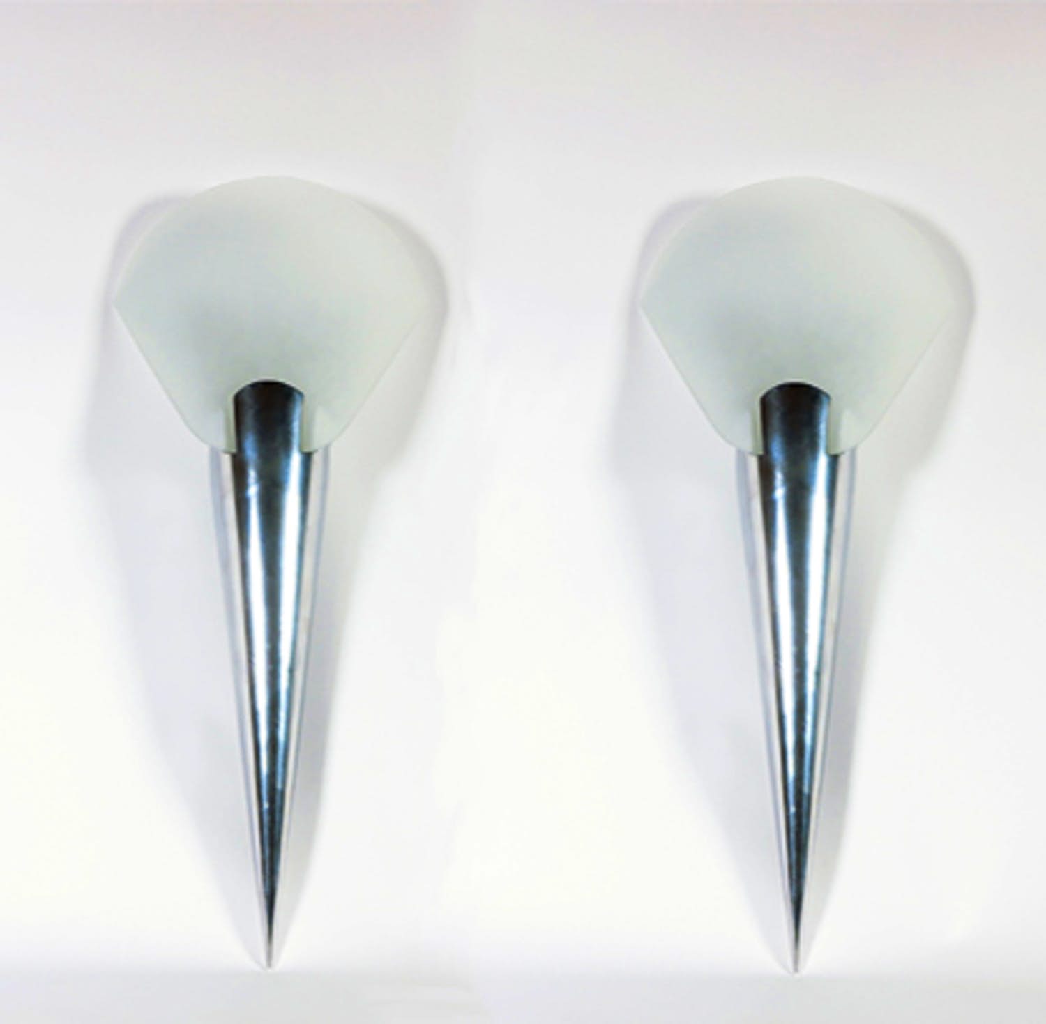 Lucien Gau - Lot van twee Lucien Gau wandlampen verkocht voor € 100!