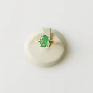 Smaragd ring in geelgoud kopen? Bied vanaf 775!