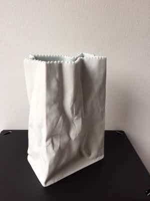 Tapio Wirkkala - Papieren Zak Vaas biscuit (mat) porselein voor Rosenthal 1977 h 19 cm verkocht voor € 69!