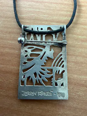 Jeroen Krabbé - Zilveren hanger / broche uit 1999 gesigneerd kopen? Bied vanaf 65!