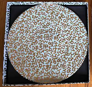 Keith Haring - Handgeschilderd porseleinen verzamelbord wit/goud (Limited Edition) vendu pour 150€ !