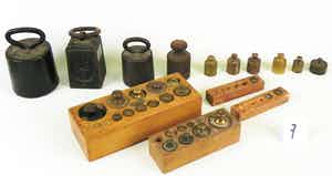 4 blokken met serie gewichten en 10 losse gewichten verkocht voor € 1!