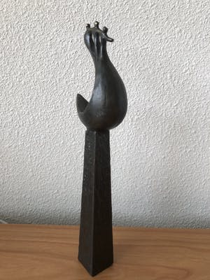 Brons (Onbekend) - Zwaar bronzen beeld op zuil - " Geen golf te hoog " kopen? Bied vanaf 20!