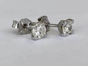 Witgouden oorstekers met diamanten ca 0.65 crt kopen? Bied vanaf 900!