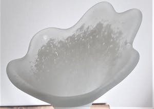 Curiosa - Handgeblazen design vaas/kunst sculptuur: vermoedelijk Fidrio met White Granulat kopen? Bied vanaf 1!