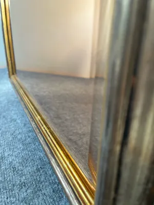 Niet of onleesbaar gesigneerd - Facet geslepen spiegel met rosé-kleurig glas kopen? Bied vanaf 1!