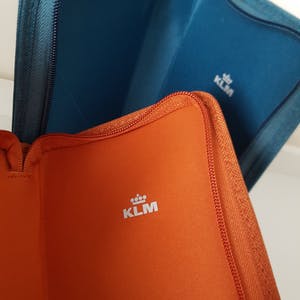 Jan Taminiau - Twee (2) stuks KLM toilettasjes, Limited Edition kopen? Bied vanaf 15!