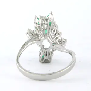 18k witgouden ring bezet met smaragd en briljant geslepen diamant tot. 0,36ct kopen? Bied vanaf 425!